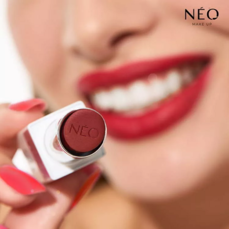 Lipstick: 02 CHERRY ON TOP
