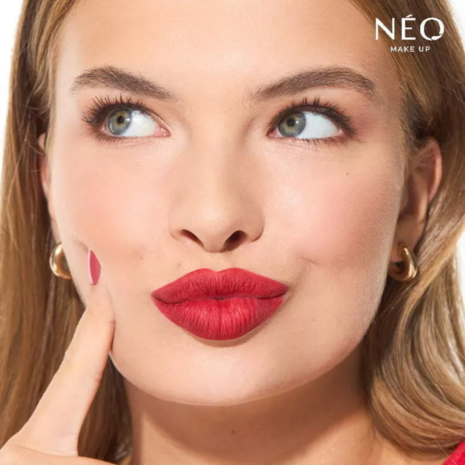 Lipstick: 02 CHERRY ON TOP