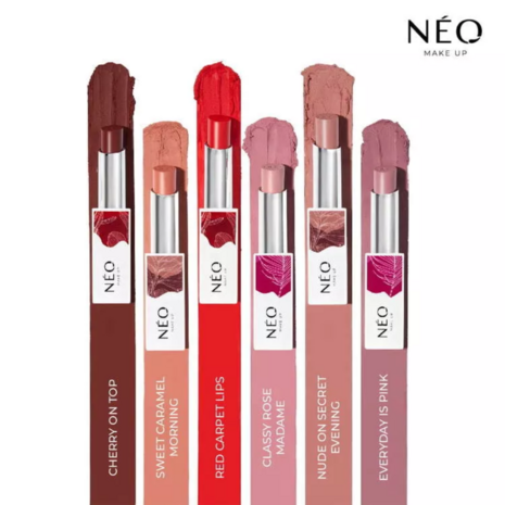Lipstick: 02 CHERRY ON TOP