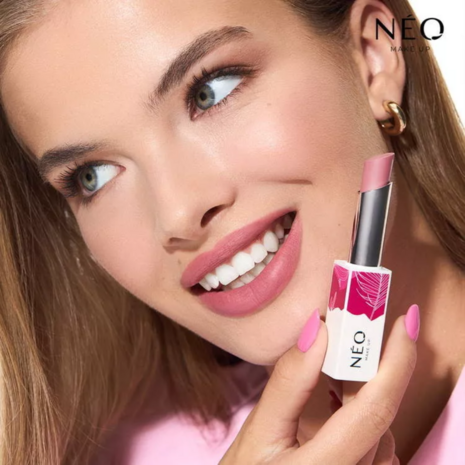 Lipstick:03 CLASSY ROSE MADAME