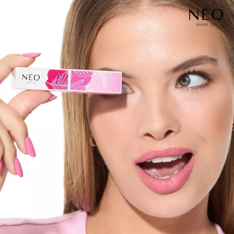 Lipstick: 04 EVERYDAY IS PINK