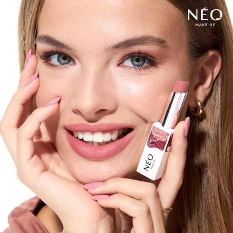 Lipstick: 05 NUDE ON SECRET EVENING