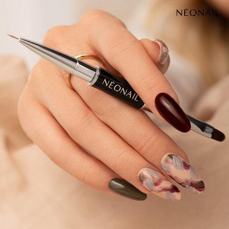 gelpolish in de kleur &#039;Classic  Masterpiece&#039; van NEONAIL - donker rode tint