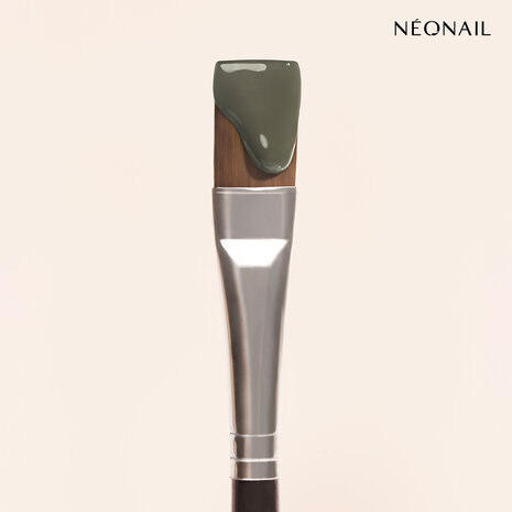 gelpolish in de kleur &#039;Evergreen Mood&#039; van NEONAIL - groene herfst tint