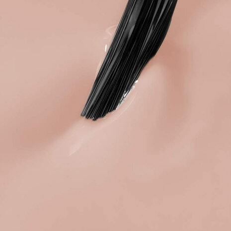 de gelpolish kleur &#039;Cozy Latte&#039; van NEONAIL is een beige tint