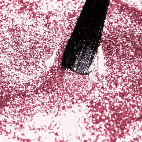 gelpolish in de kleur &#039;Blushing Diva&#039; van NEONAIL - glitter roze tint