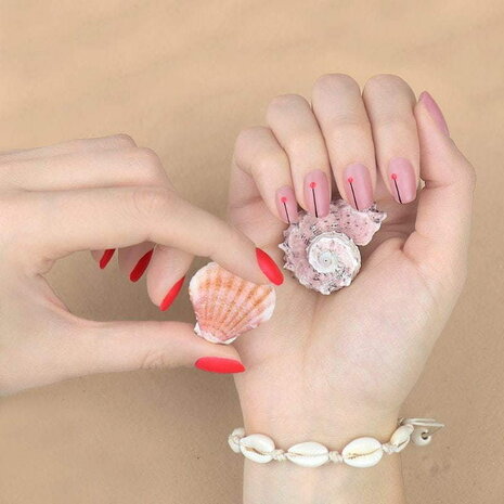 gelpolish in de kleur &#039;Hot Crush&#039; van NEONAIL - rode tint