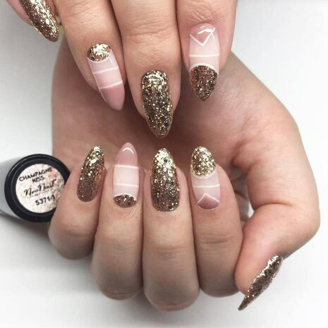 gelpolish in de kleur &#039;French Pink Light&#039; van NEONAIL - licht roze tint
