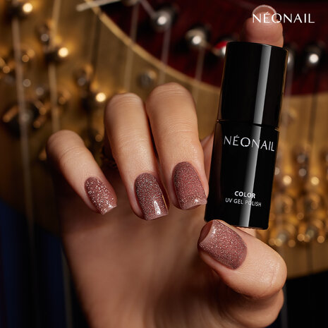 gelpolish in de kleur 'Snowlit Gold" van het merk NEONAIL -  Rose gouden tint met flash effect