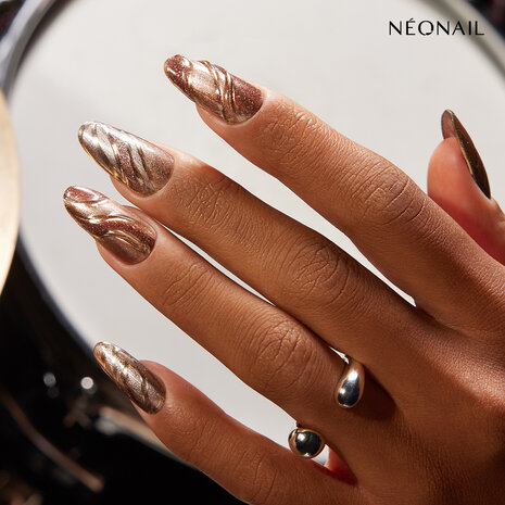 gelpolish in de kleur 'Snowlit Gold" van het merk NEONAIL -  Rose gouden tint met flash effect