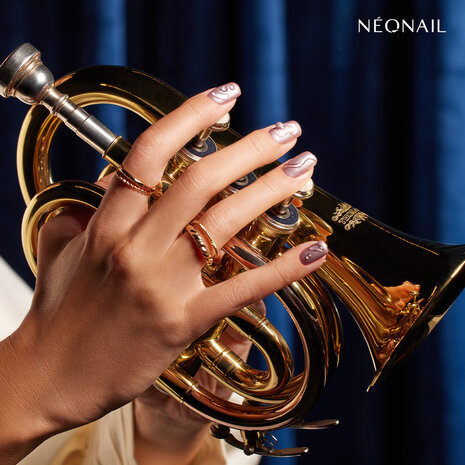 gelpolish in de kleur 'Lavender Glow' van het merk NEONAIL - paarse metallic tint