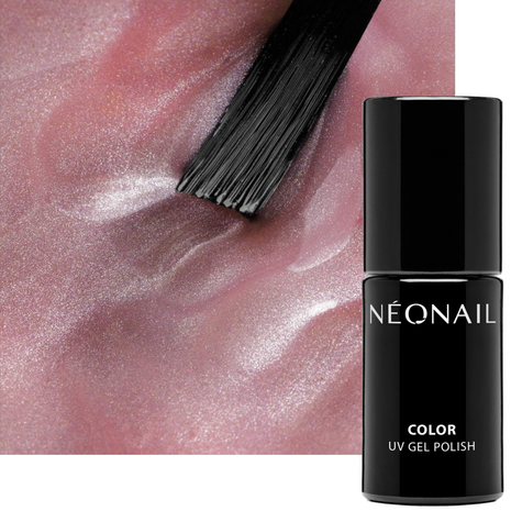Manicure met de gelpolish kleur 'Melting Rose' van het merk NEONAIL - roze metallic gellak tint