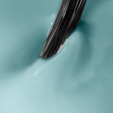 gelpolish van NEONAIL in de kleur 'Brave Sky' - blauwe pastel tint