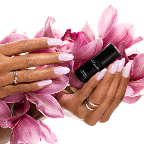 gelpolish in de kleur 'Fierce Rose' van NEONAIL - roze pastel tint