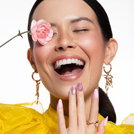 gelpolish in de kleur 'Fierce Rose' van NEONAIL - roze pastel tint