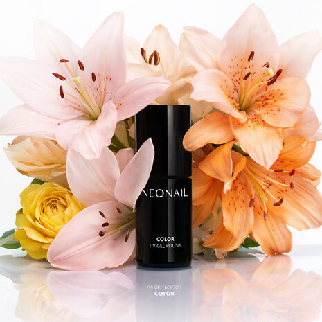 gelpolish van NEONAIL in de kleur 'Sunshine Kiss' - pastel gele tint