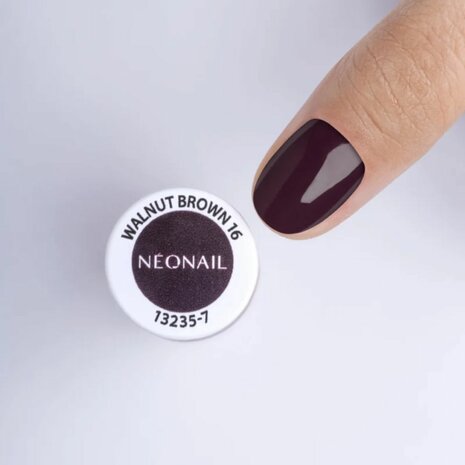 nagellak van NEONAIL in de kleur 'Walnut Brown ' - donker bruine tint