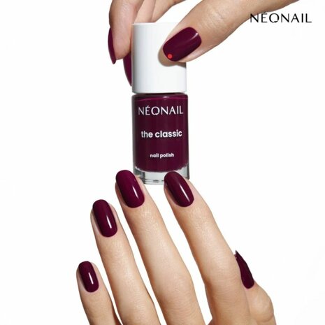 nagellak van NEONAIL in de kleur 'Walnut Brown ' - donker bruine tint