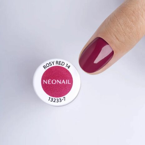 nagellak van NEONAIL in de kleur 'Rosy Red ' - donker rode tint