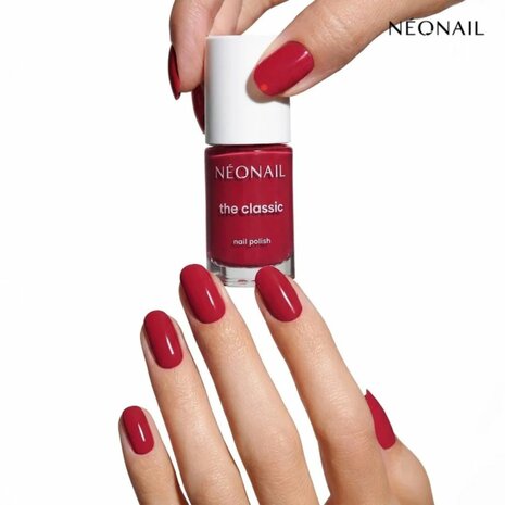 nagellak van NEONAIL in de kleur 'Rich Red' - rode tint