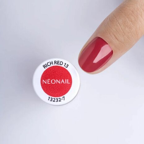 nagellak van NEONAIL in de kleur 'Rich Red' - rode tint