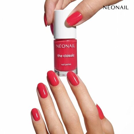 nagellak van NEONAIL in de kleur 'Neon Coral' - rode tint
