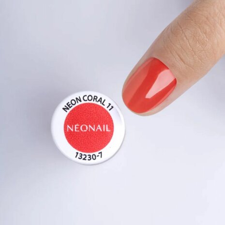 nagellak van NEONAIL in de kleur 'Neon Coral' - rode tint