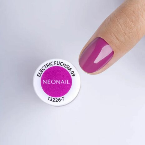 nagellak van NEONAIL in de kleur ' Electric Fuchsia' - felle roze tint