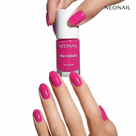 nagellak van NEONAIL in de kleur ' Electric Fuchsia' - felle roze tint
