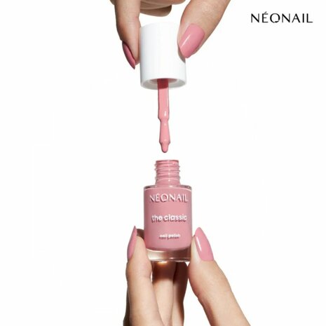 nagellak van NEONAIL in de kleur 'Rosy Pink' - roze tint