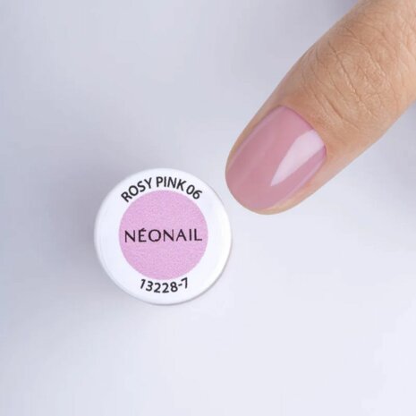 nagellak van NEONAIL in de kleur 'Rosy Pink' - roze tint
