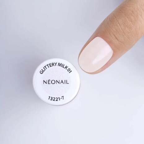 nagellak van NEONAIL in de kleur 'Glittery Milk' - witte tint