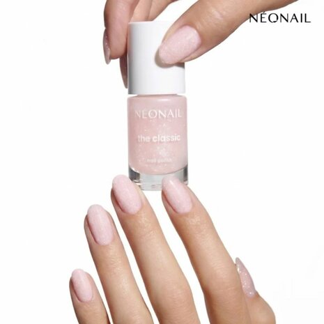 nagellak van NEONAIL in de kleur 'Glittery Milk' - witte tint