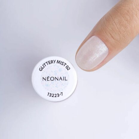 nagellak van NEONAIL in de kleur 'Glittery Mist' - beige tint