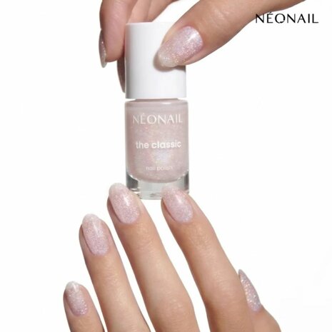 nagellak van NEONAIL in de kleur 'Glittery Mist' - beige tint