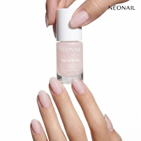 nagellak van NEONAIL in de kleur 'Glittery Pink' - licht roze tint